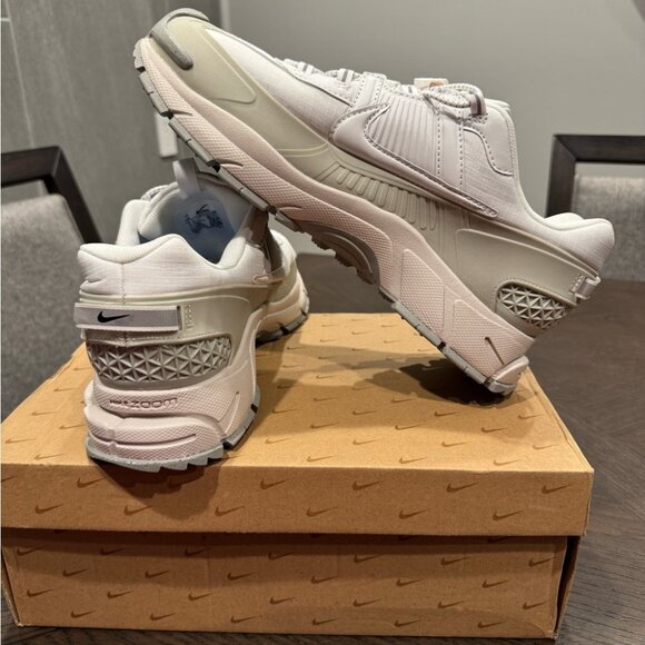 Nike Vomero Roam - Picture 2 of 5